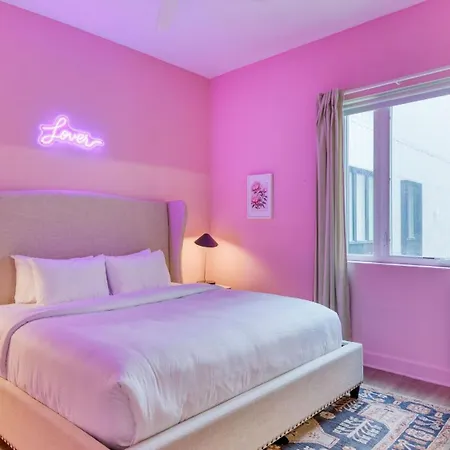 Sleeps 44 4 Themed Lofts W Skyline Balconies Neon Backdrops Glam Kitchens—perfect For Group The Swift Retreat By Avantstay Holiday home