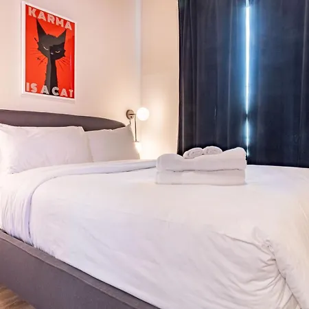 Holiday home Sleeps 44 4 Themed Lofts W Skyline Balconies Neon Backdrops Glam Kitchens—perfect For Group The Swift Retreat By Avantstay *