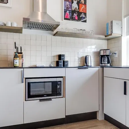 Holiday home Sleeps 44 4 Themed Lofts W Skyline Balconies Neon Backdrops Glam Kitchens—perfect For Group The Swift Retreat By Avantstay *
