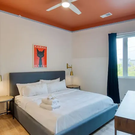 Sleeps 44 4 Themed Lofts W Skyline Balconies Neon Backdrops Glam Kitchens—perfect For Group The Swift Retreat By Avantstay Nashville