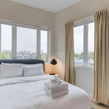 Sleeps 44 4 Themed Lofts W Skyline Balconies Neon Backdrops Glam Kitchens—perfect For Group The Swift Retreat By Avantstay