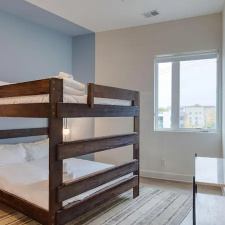Holiday home Sleeps 44 4 Themed Lofts W Skyline Balconies Neon Backdrops Glam Kitchens—perfect For Group The Swift Retreat By Avantstay *