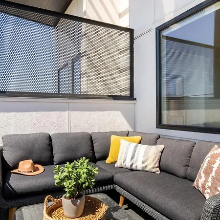 Sleeps 44 4 Themed Lofts W Skyline Balconies Neon Backdrops Glam Kitchens—perfect For Group The Swift Retreat By Avantstay Holiday home Nashville