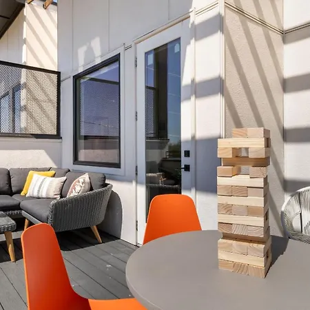 Sleeps 44 4 Themed Lofts W Skyline Balconies Neon Backdrops Glam Kitchens—perfect For Group The Swift Retreat By Avantstay Nashville