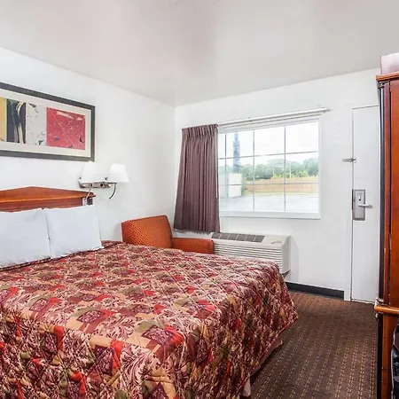 Hotel Rodeway Airport South 2*