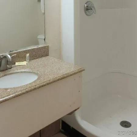 Hotel Rodeway Airport South 2*