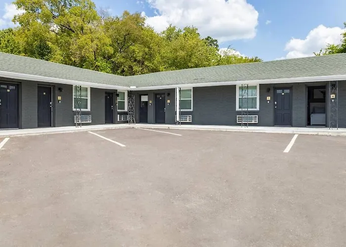 Inviting 1 Bedroom 10 Mins To Nash