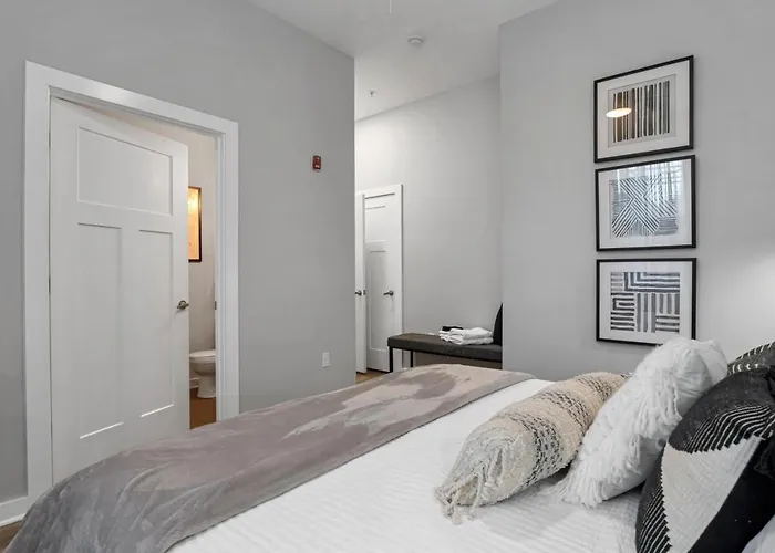 Lovely 2 Bedroom,3 Bed Near Restaurants, Bars, Shopping And Vanderbilt, Belmont