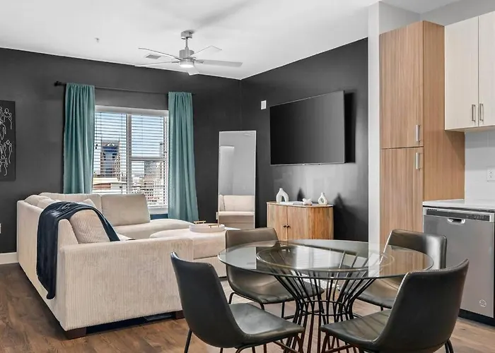 The Hollywood Suite The Gulch