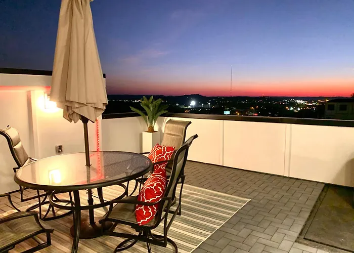 Luxurious Morden Loft Huge Rooftop & Skyline Views