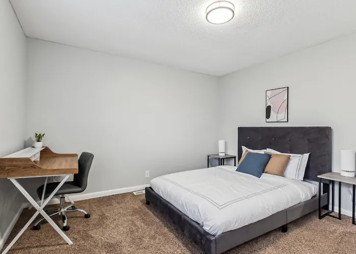 Brentwood U10 I Cozy & Comfy I 2Bd I Free Parking