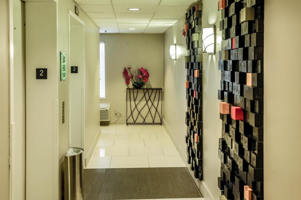 Country & By Radisson Airport Tn