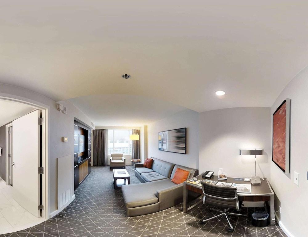 Hilton Downtown Nashville