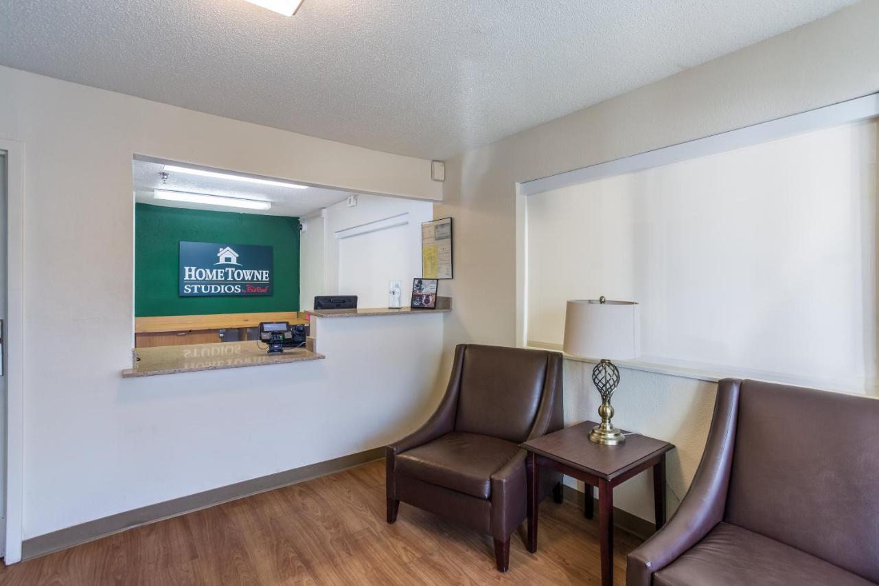 Hometowne By Red Roof - Airport/briley Pkwy Motel 2*