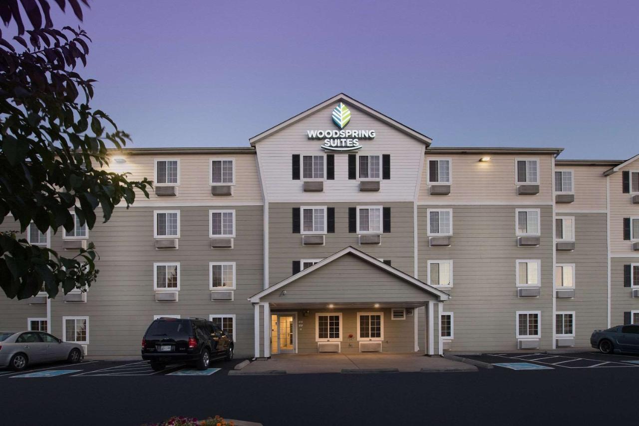 Woodspring East I-40 Hotel