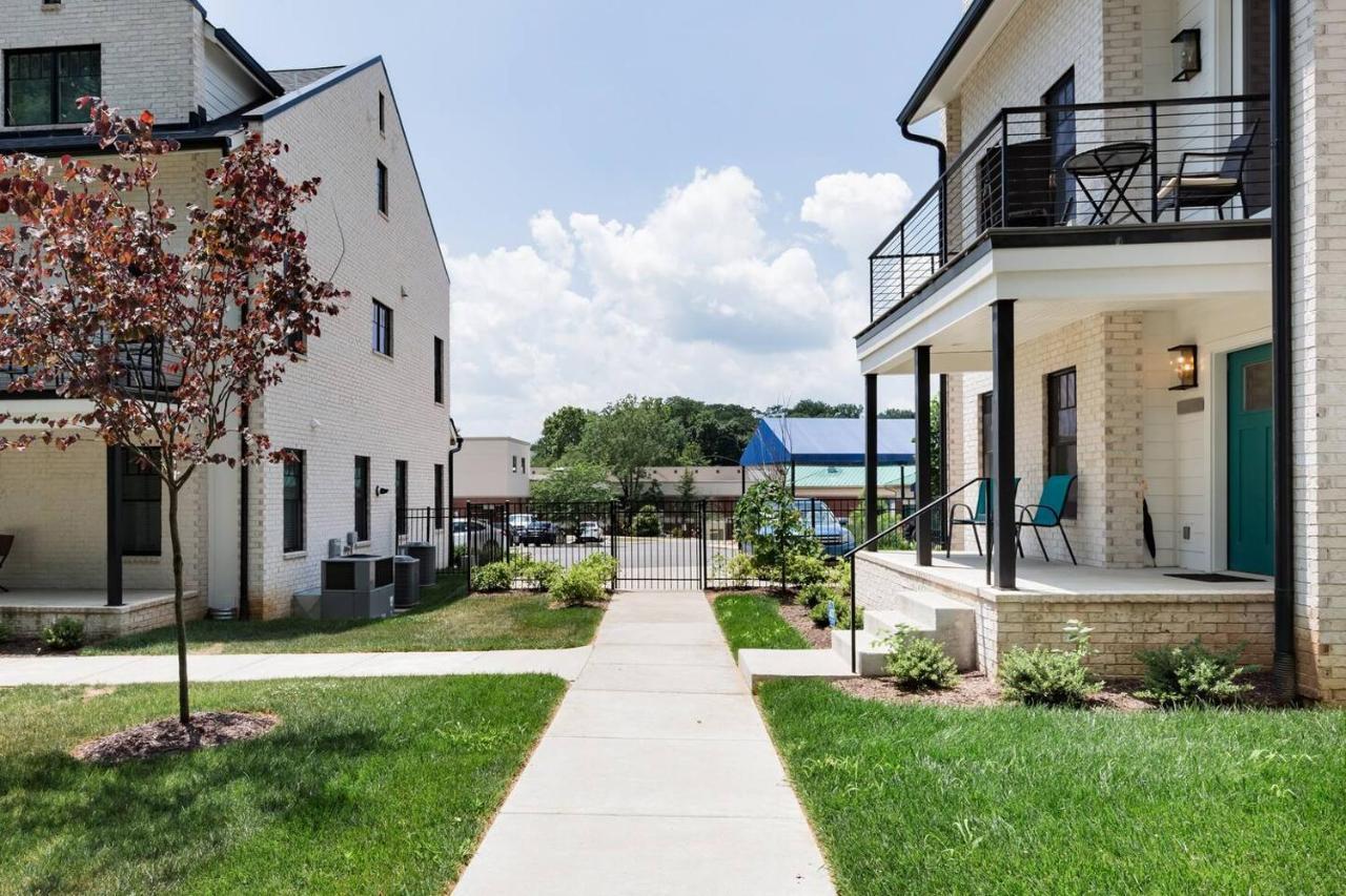 Brand New Luxury Near Downtown Holiday home