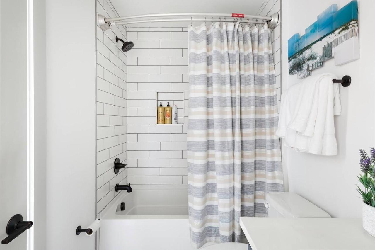 Brand New Luxury Near Downtown Holiday home