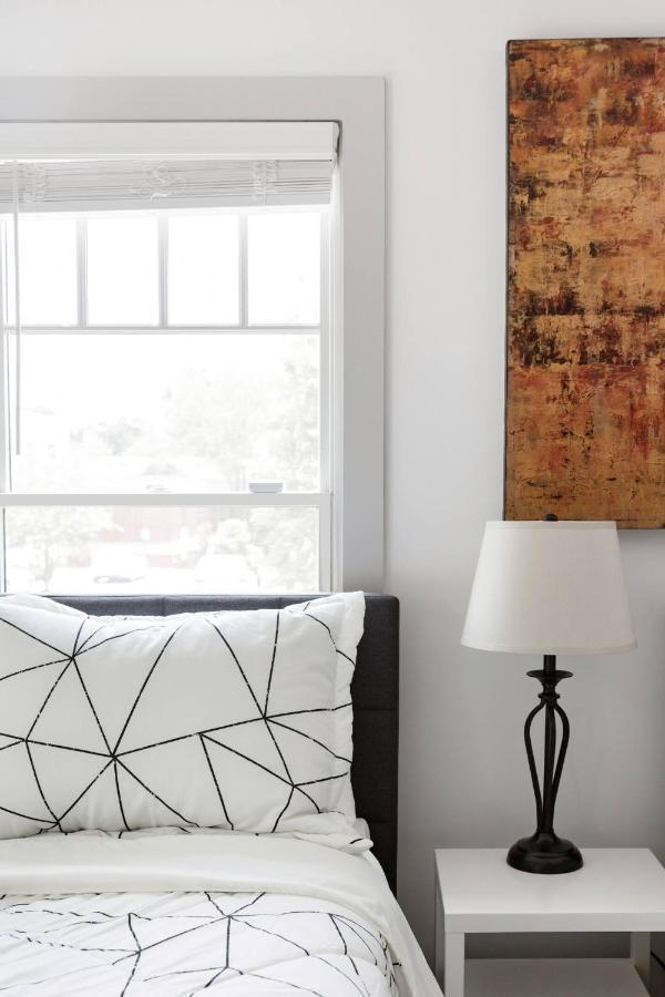 Brand New Luxury Near Downtown Holiday home