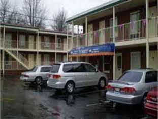 Americas Value Near Downtown 2*