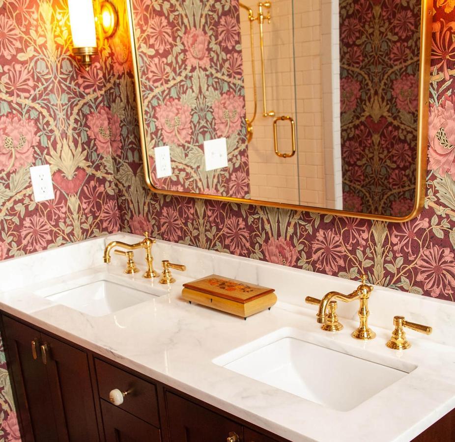 Guest house Lord & Liberty Hotel, Henrie House *