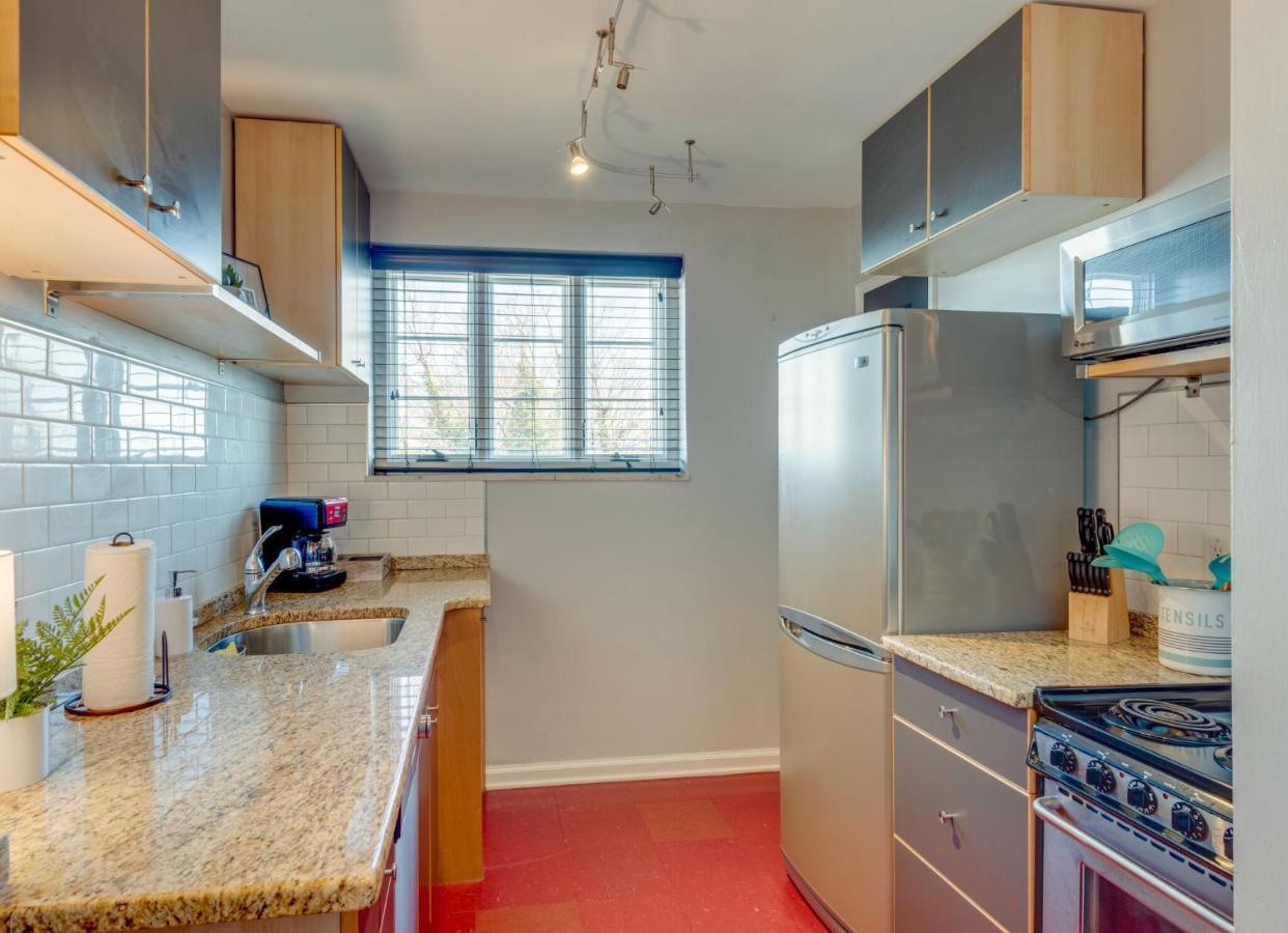 Flat Across From Vanderbilt -205 *