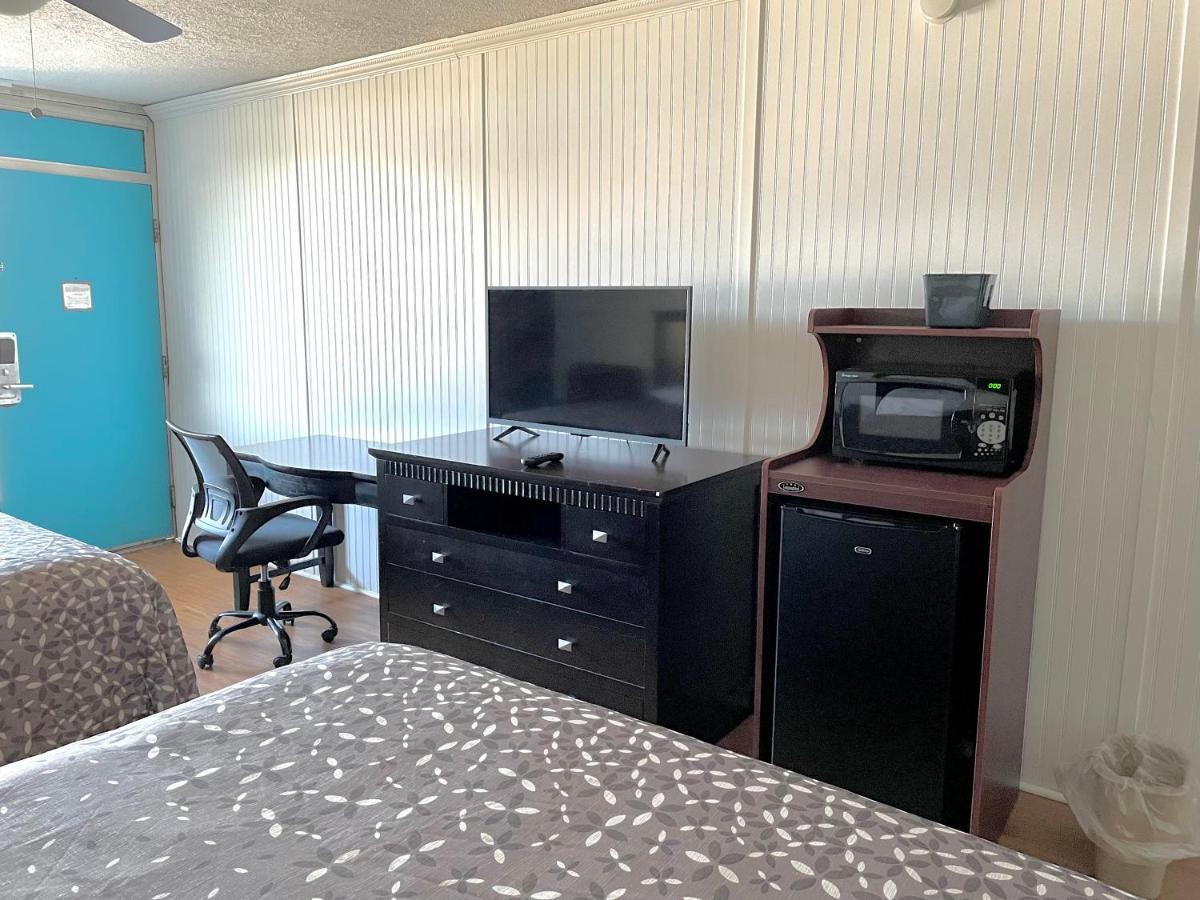 Rodeway Inn- Airport - Downtown - Mexican Restaurant On Site