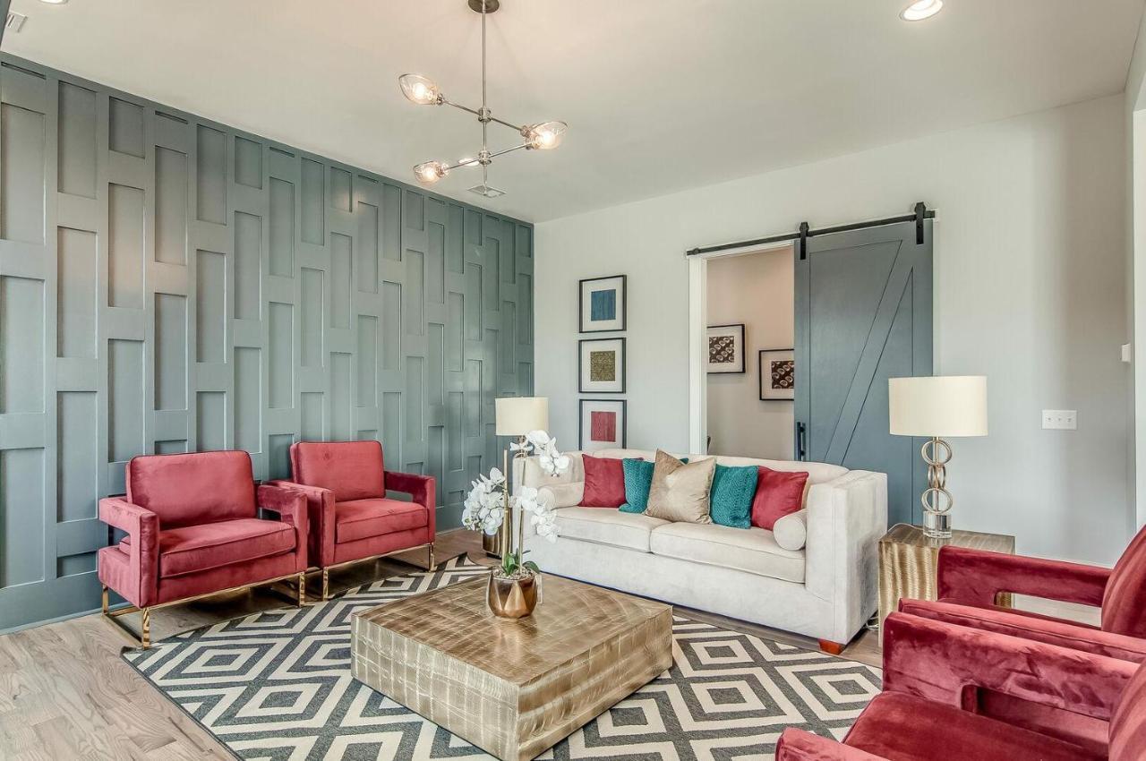 Gulch Modern 3 Story Condo, 2 Car Garage, Rooftop Fire Pit, Security, And View!