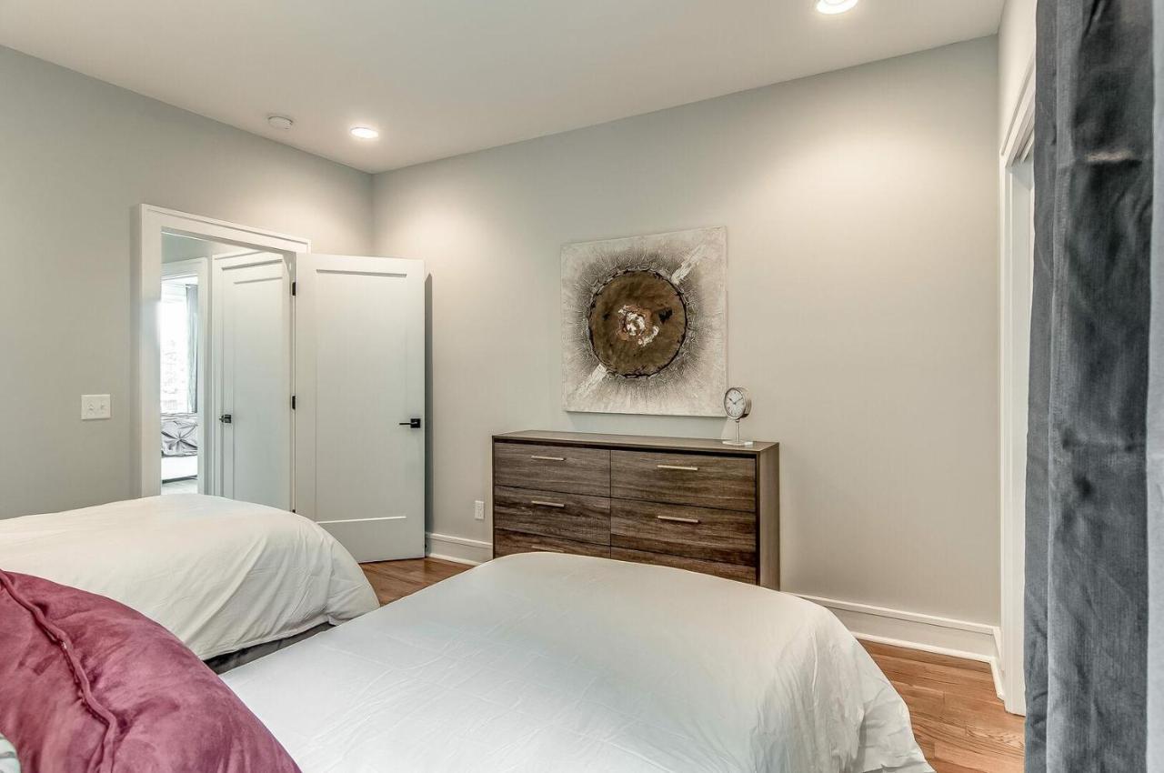 Gulch Modern 3 Story Condo, 2 Car Garage, Rooftop Fire Pit, Security, And View!