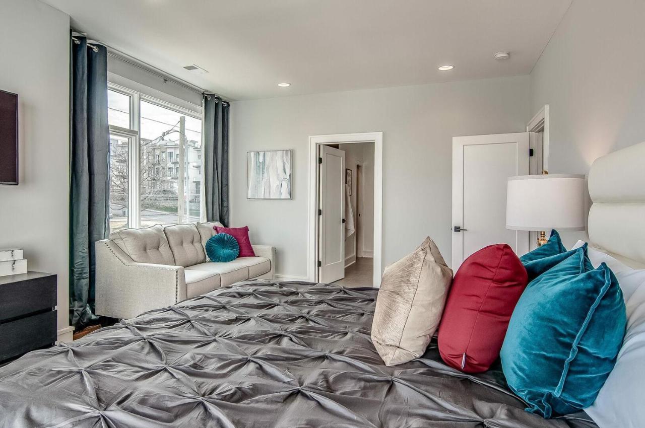 Gulch Modern 3 Story Condo, 2 Car Garage, Rooftop Fire Pit, Security, And View! Holiday home *