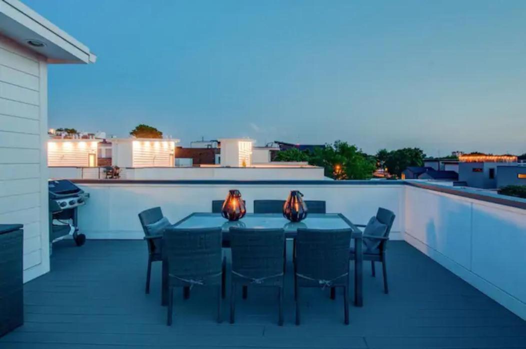 Gulch Modern 3 Story Condo, 2 Car Garage, Rooftop Fire Pit, Security, And View! Holiday home *