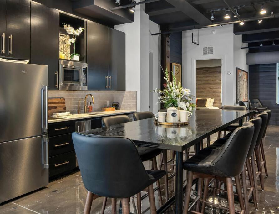 Modern At The Maddox 6 Bedrooms