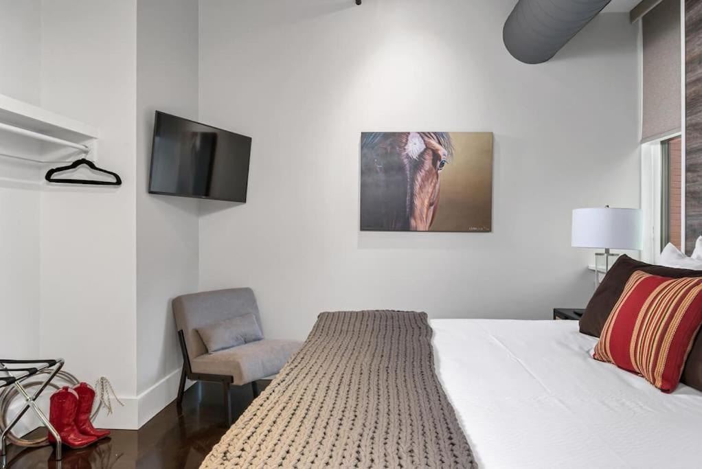 Modern At The Maddox 6 Bedrooms Apartment *