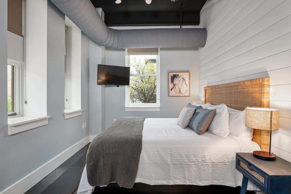 Modern At The Maddox 6 Bedrooms Apartment