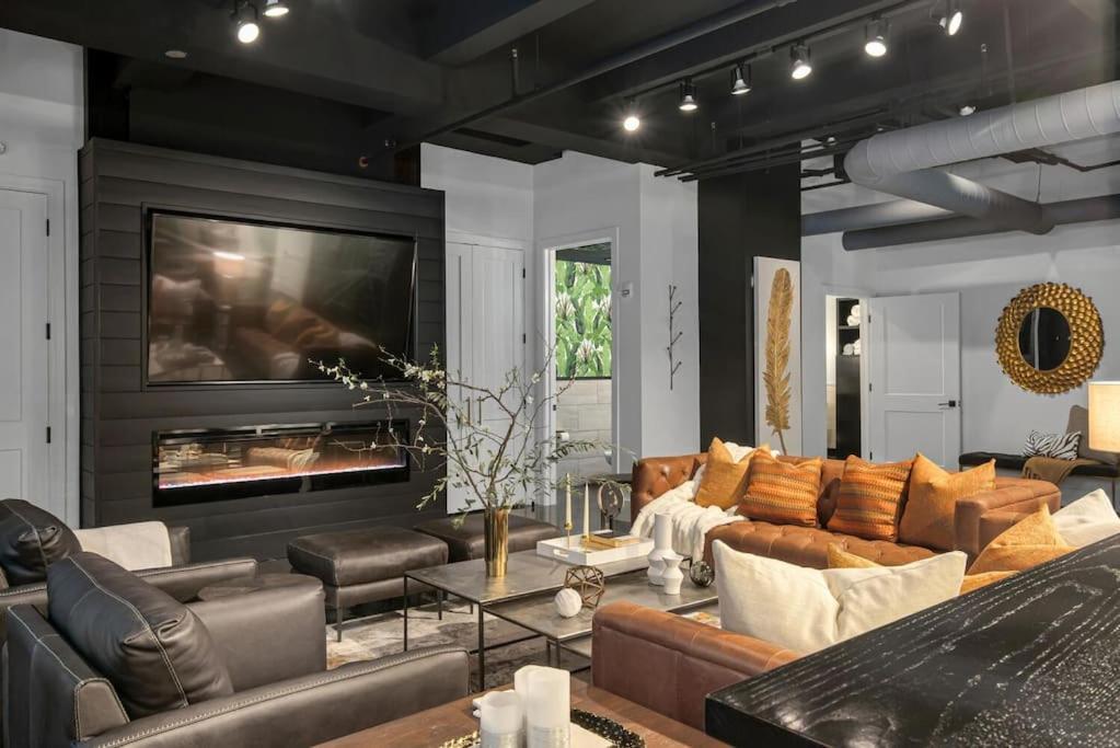 Modern At The Maddox 6 Bedrooms Apartment *