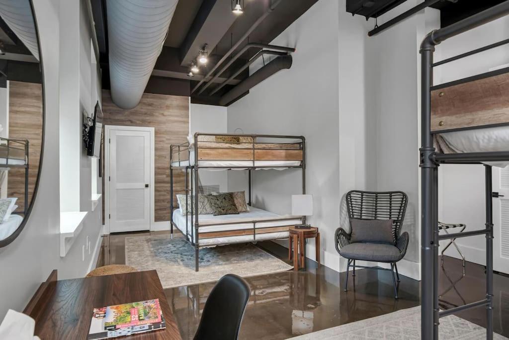 Apartment Modern At The Maddox 6 Bedrooms