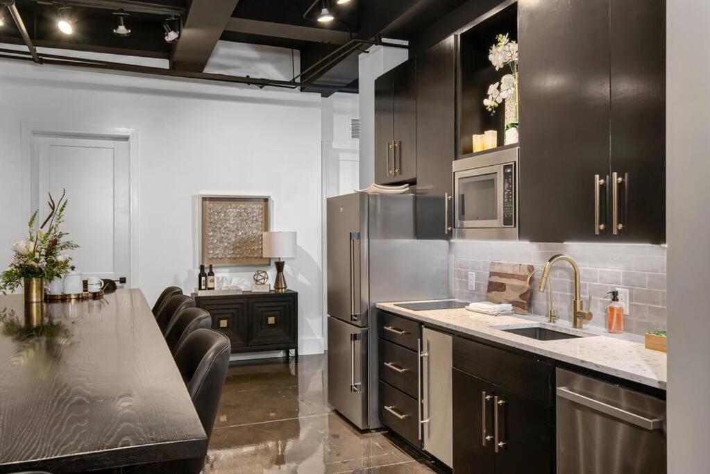Modern At The Maddox 6 Bedrooms Apartment *