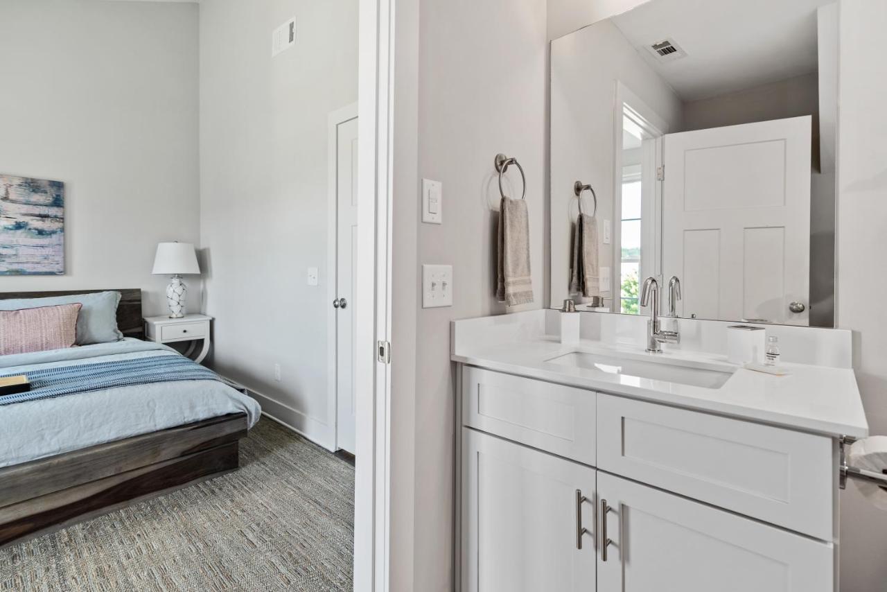 3 Bedroom Townhome In The Heart Of Nashville! * Nashville