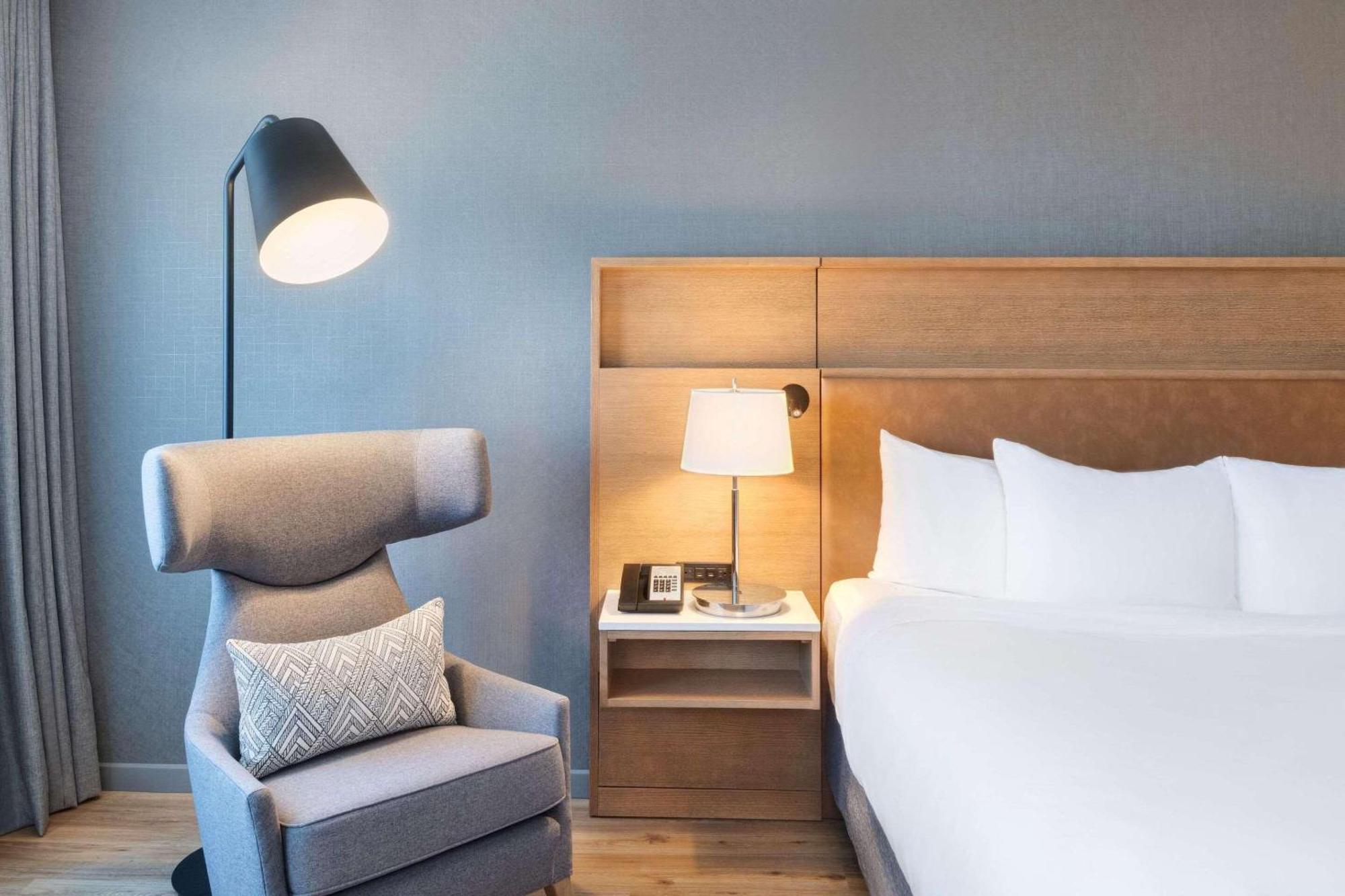 Radisson Airport Hotel 3*