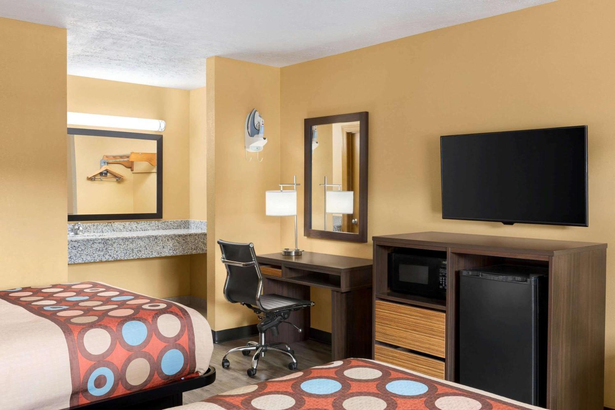 Hotel Super 8 By Wyndham Whites Creek/ Nw Area 2*