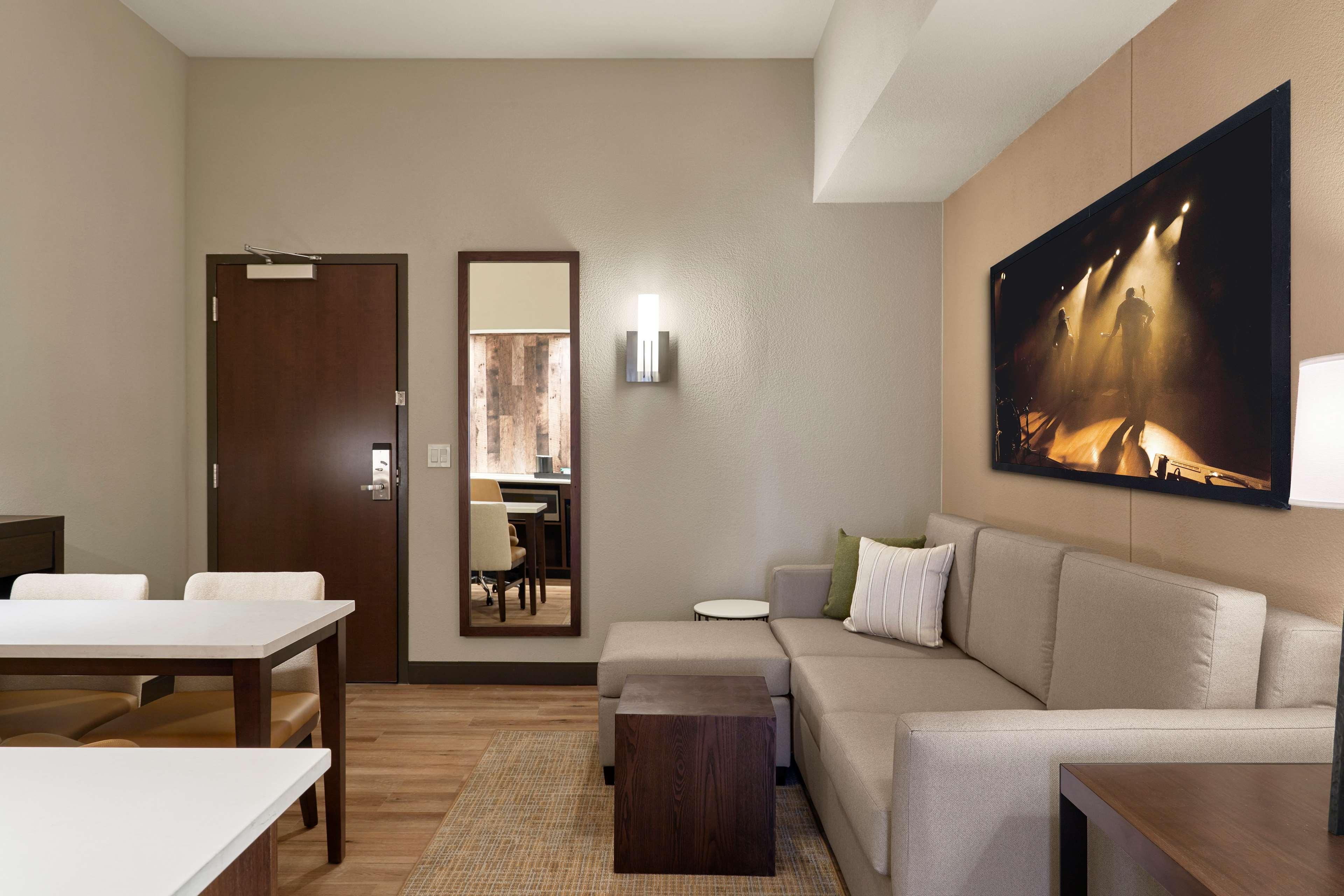 Hotel Embassy By Hilton Downtown Nashville