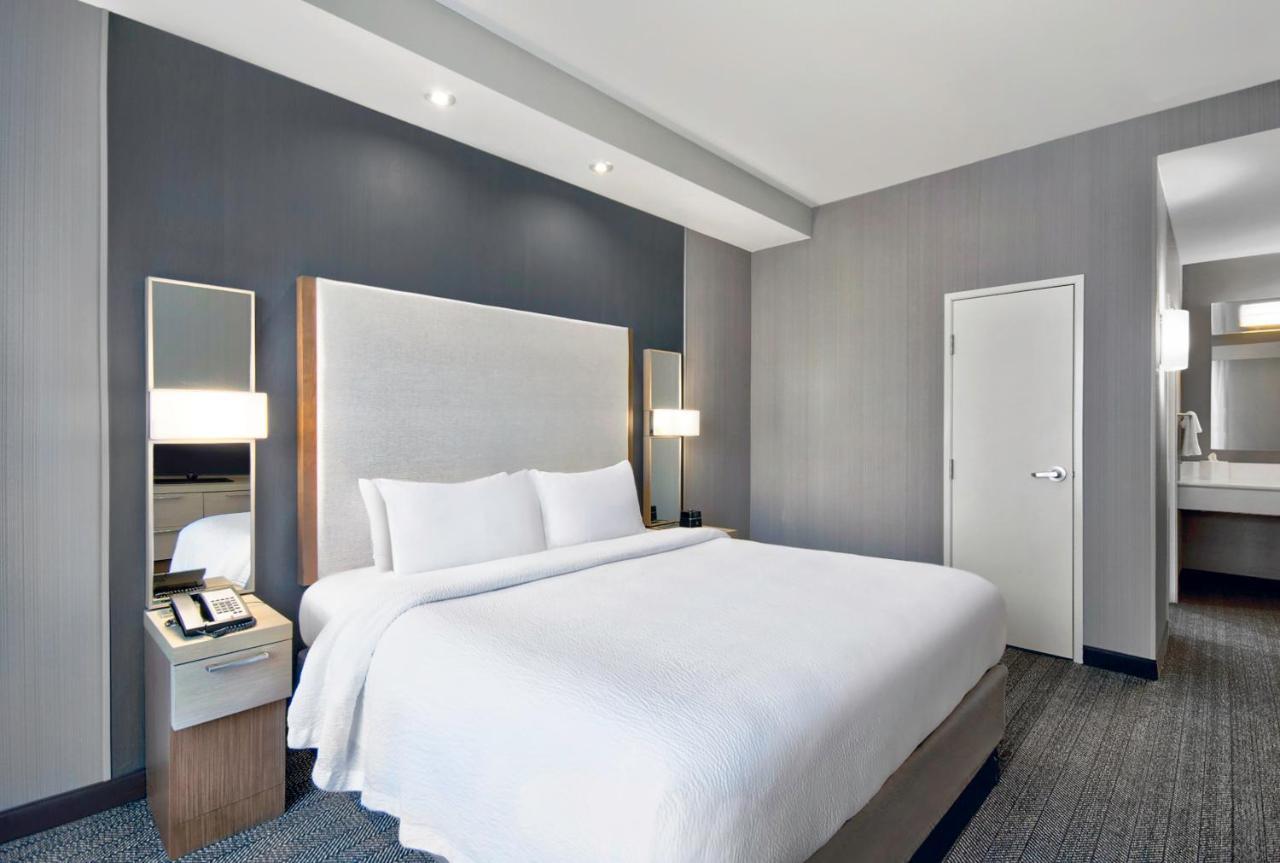 Courtyard By Marriott Hills Hotel 3*