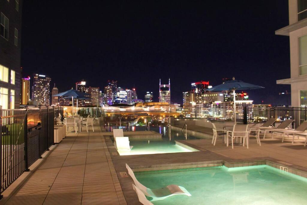 Luxury In The Gulch *