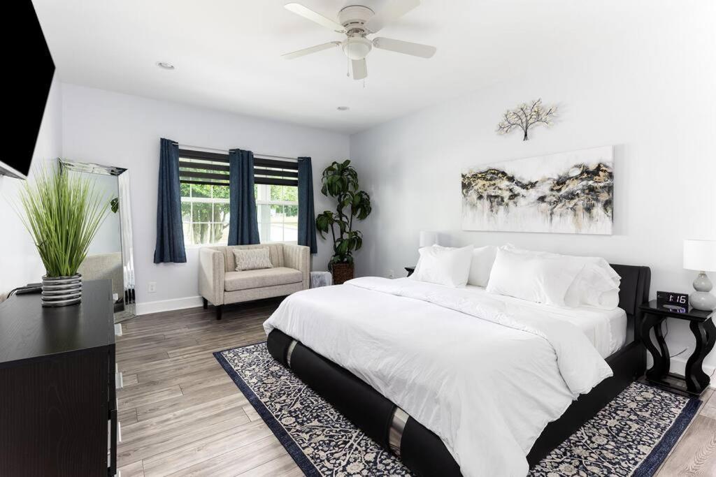 The Oasis Getaway On Fifth Holiday home