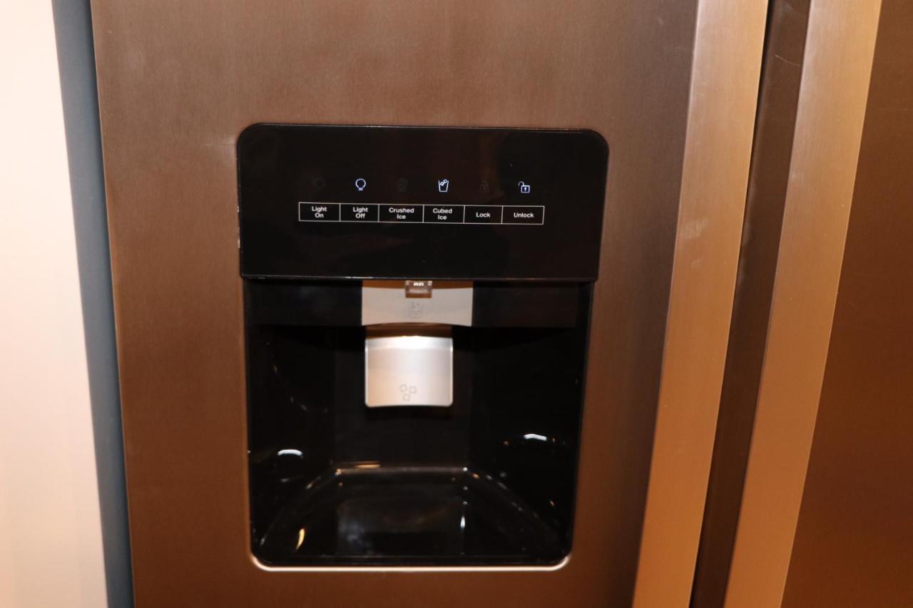 Palatial Abode With Downtown View & Free Parking *