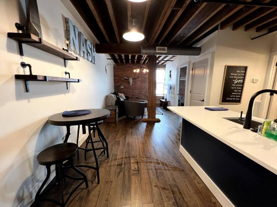 Apartment With I Am - Texas Meets Tennessee Charm *