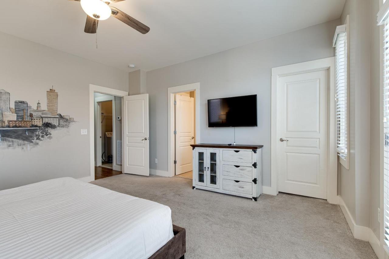 Apartment Stunning Minutes From Broadway Nashville