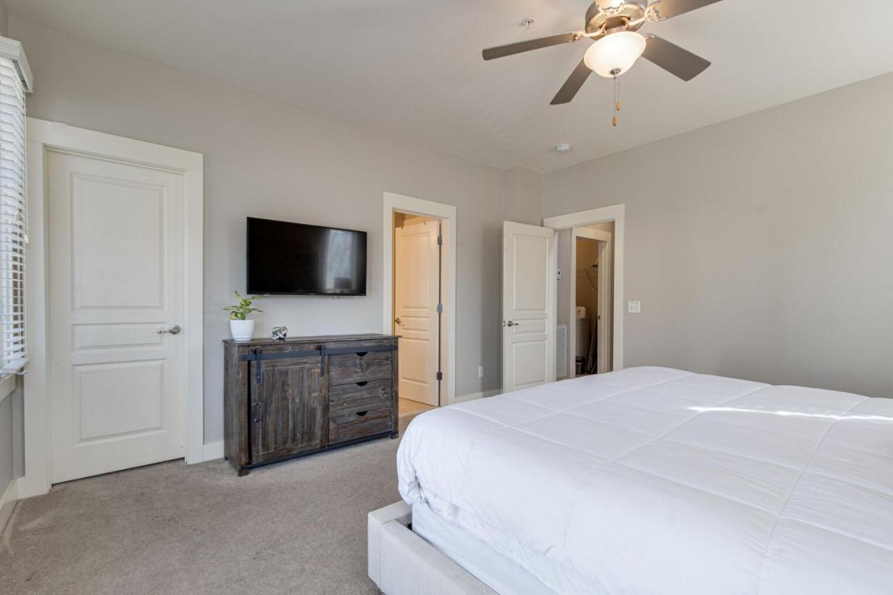 Music Row King Beds Keyless Entry * Nashville