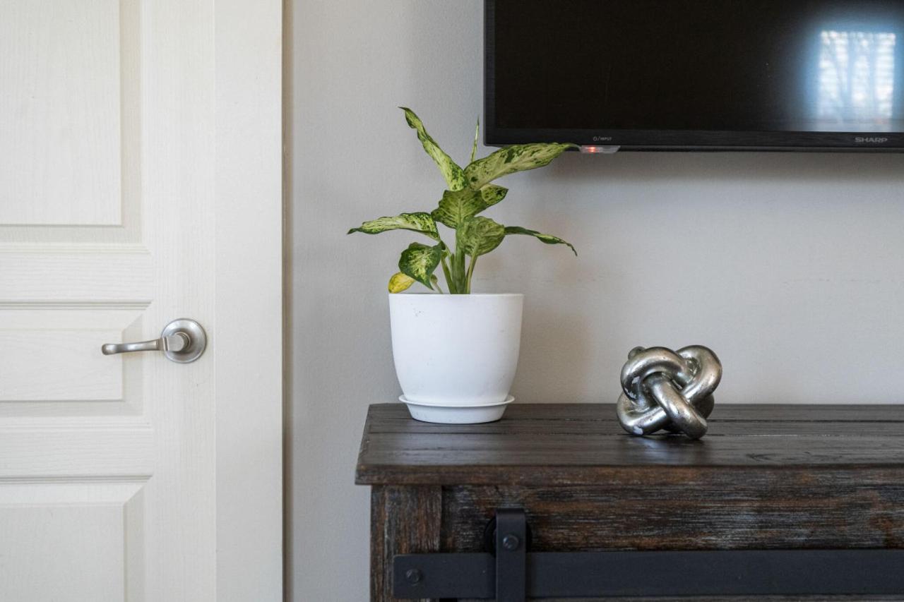 Music Row King Beds Keyless Entry Nashville