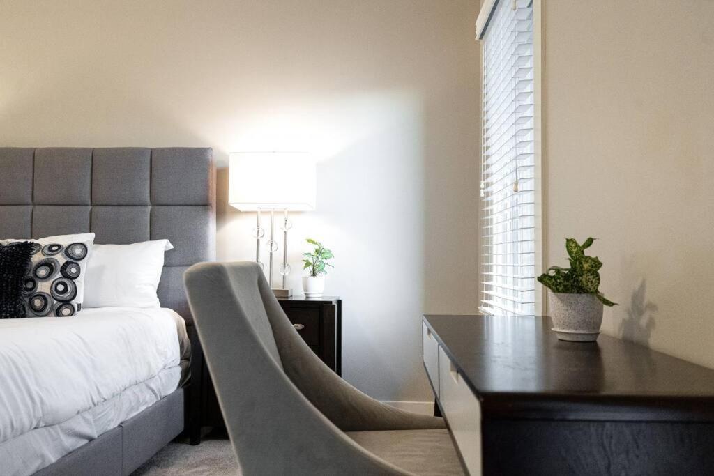 I Luv Nash - Minutes From Broadway!