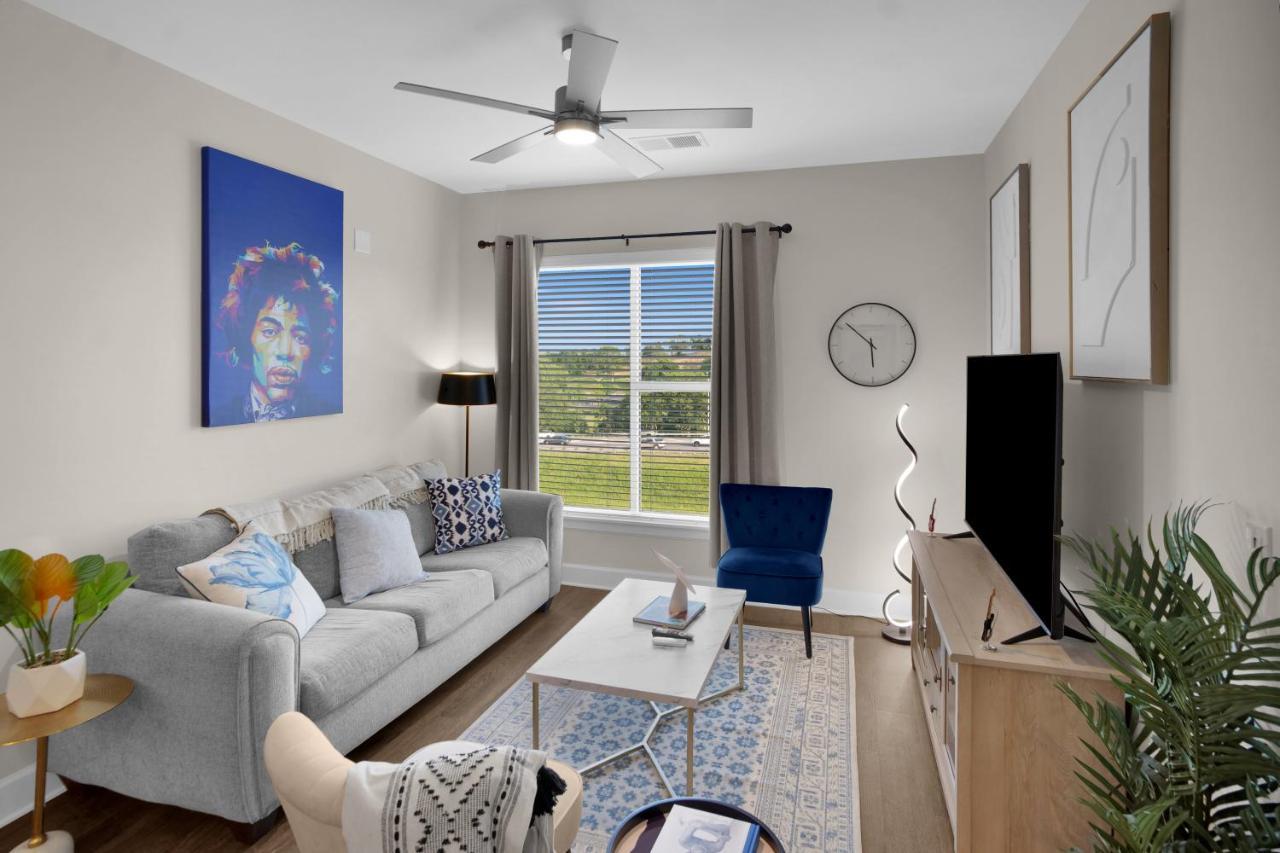 The Hendrix W/pool & Free Parking
